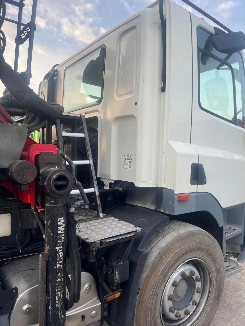 Cabine du camion T-K TRANSPORTS avec échelle d'accès