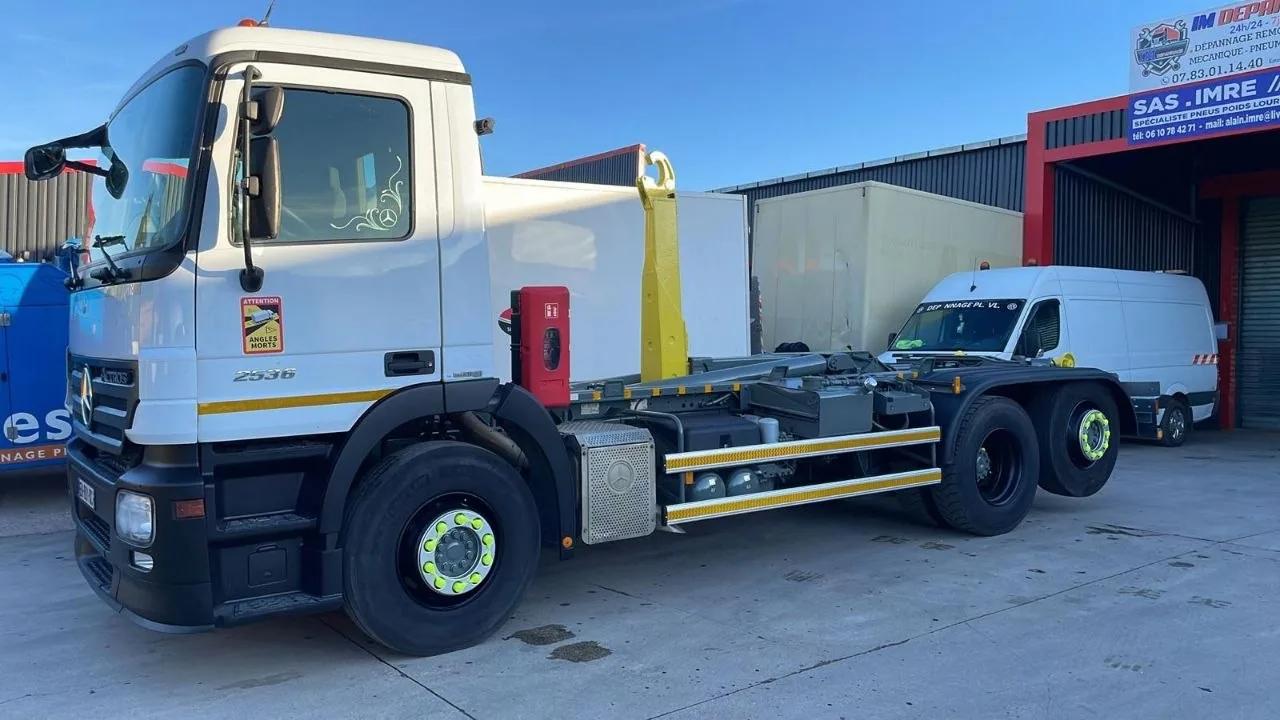 Camion porte-bennes T-K TRANSPORTS
